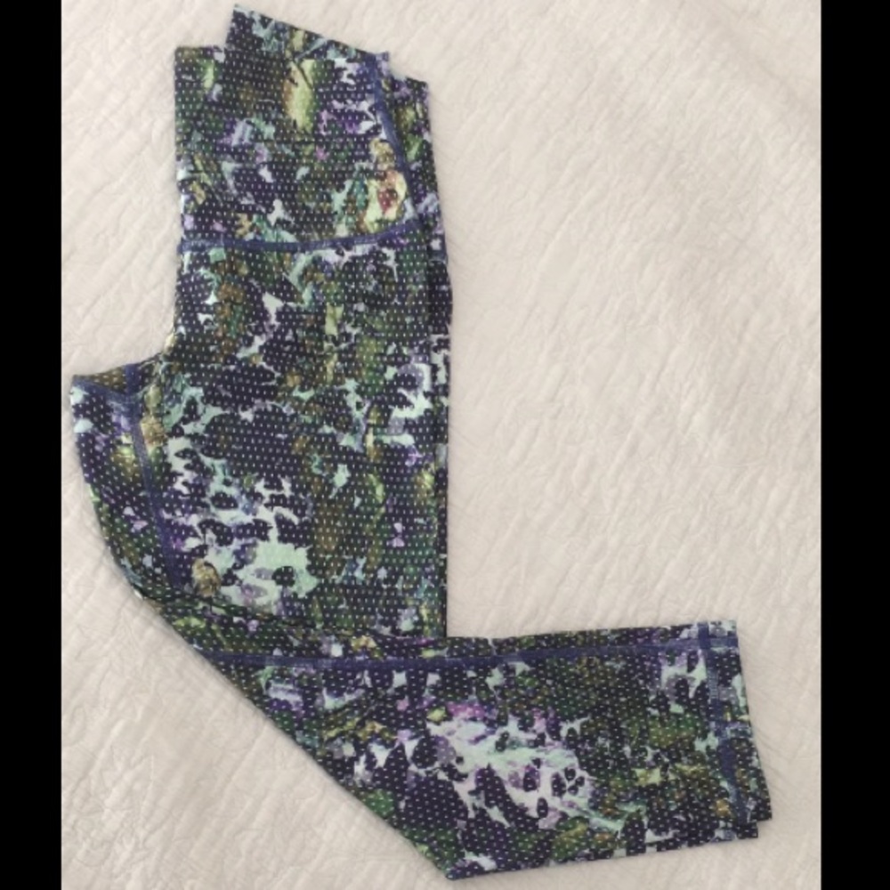NWOT Lululemon Wunder Under Crop